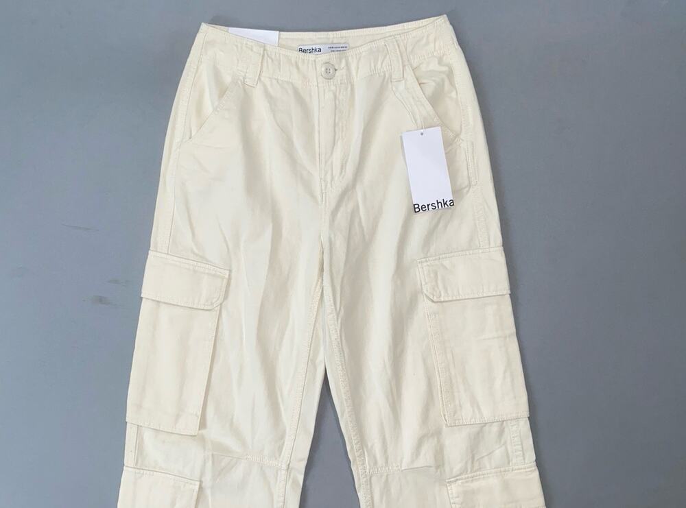 Bershka Women's Workwear Straight Multicargo Cargo Pants. Ivory, Size 4. NWT!